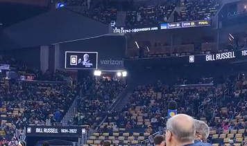 开云体育官网-汤普森攻防闪耀梦回巅峰 锁死獭兔助勇士拿捏绿军