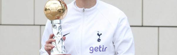 开云体育网址-赛季结束 孙兴慜捧起2022体坛亚洲金球奖奖杯