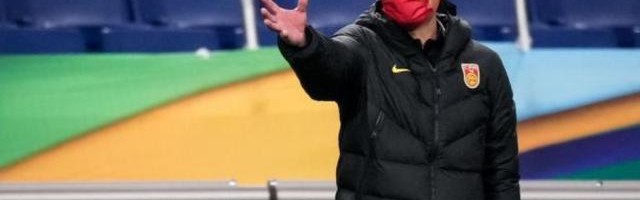 开云体育官网-4战仅侥幸拿1分 李霄鹏保守打法还不如李铁？